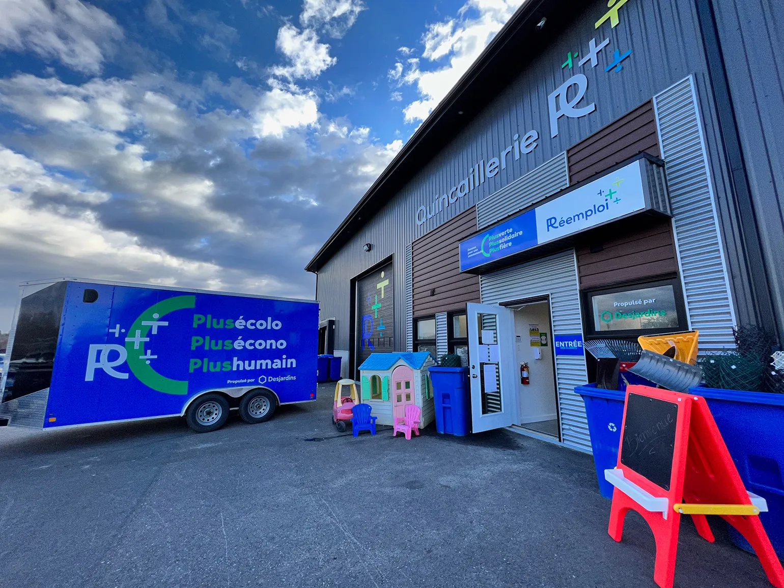 A bird’s eye view of a Reemploi+ facility on a sunny day