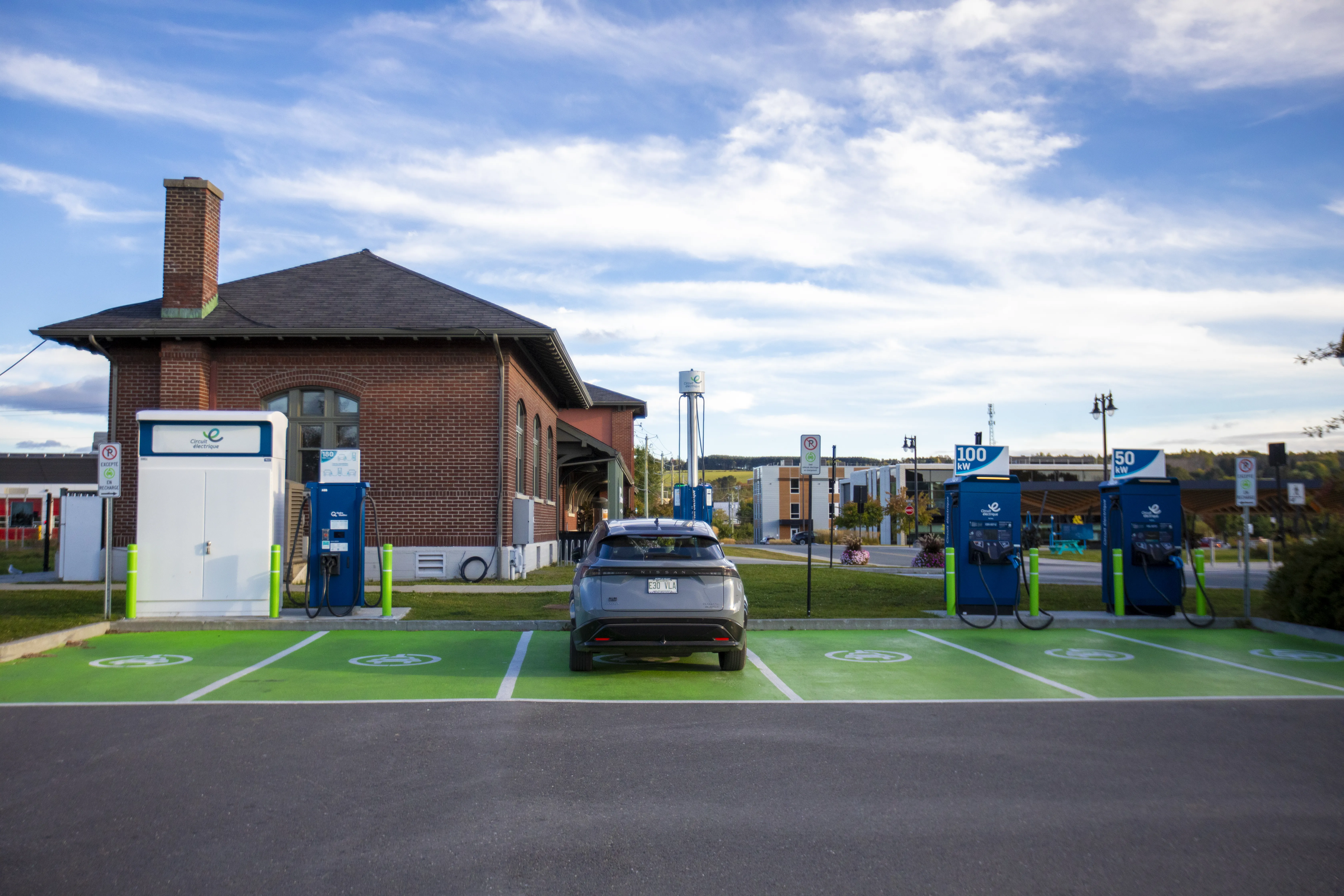Electric car charging station, Lac-Mégantic